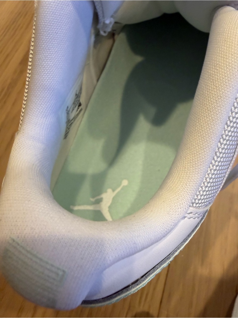 Women’s Jordan 11 Low Igloo Size 11/M 9.5 - Picture 5 of 7